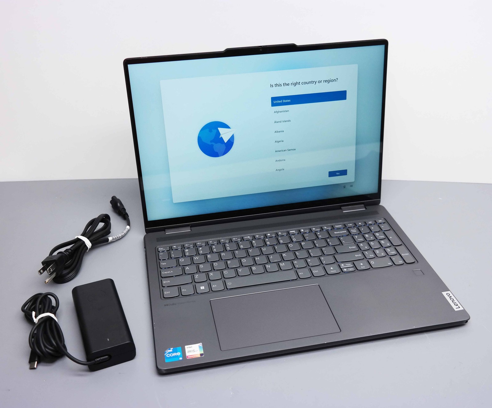 Lenovo Yoga 7i 82YN0001US 16″ i5-1335U 8GB RAM 512GB SSD READ