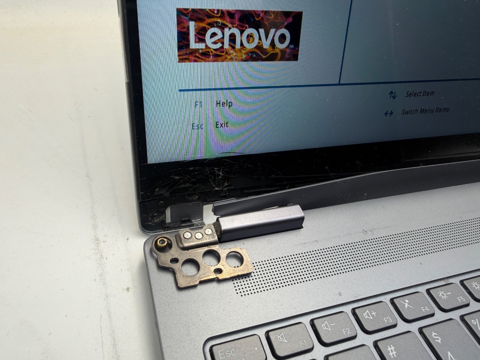 Lenovo IdeaPad 5 16IRU9 2in1 16″ Laptop Core 5 120u 16GB CRACKED GLASS / HINGE