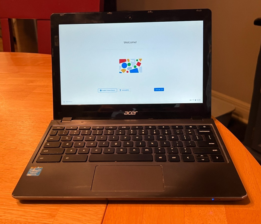 Acer ChromeBook C720 11.6″ (32GB SSD, Intel Celeron, 1.40 GHz, 2GB) Laptop