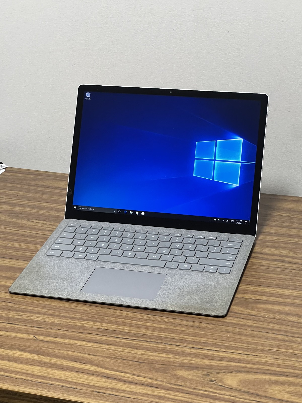 Surface Laptop 13.5″ 1769 (256GB SSD, Core i7-7660U, 2.50GHz, 8GB) Touch screen
