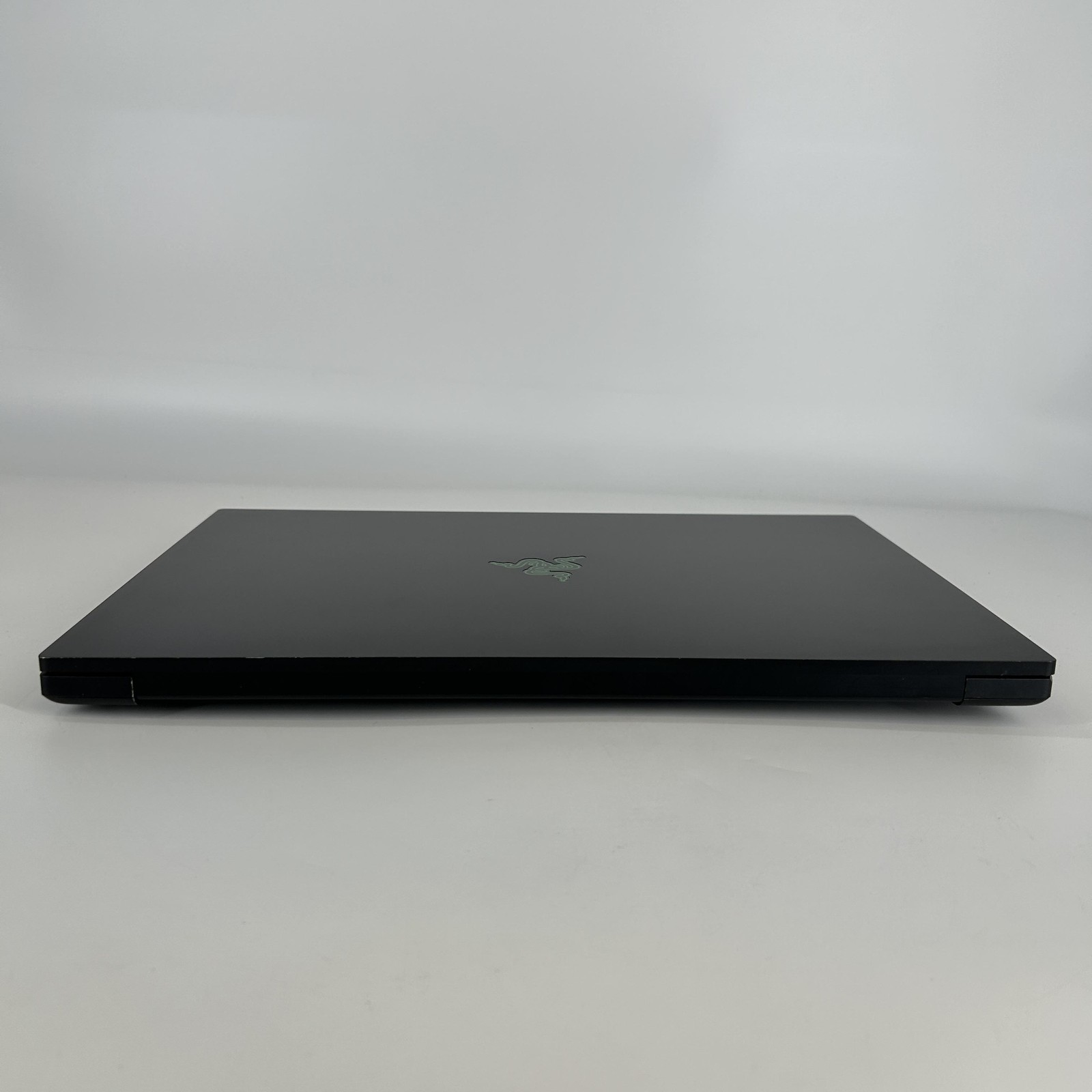 Razer Blade 18 240Hz QHD+ 2.2 GHz i9-13980HX 64GB 2TB RTX 4090 – THERMAL ISSUE