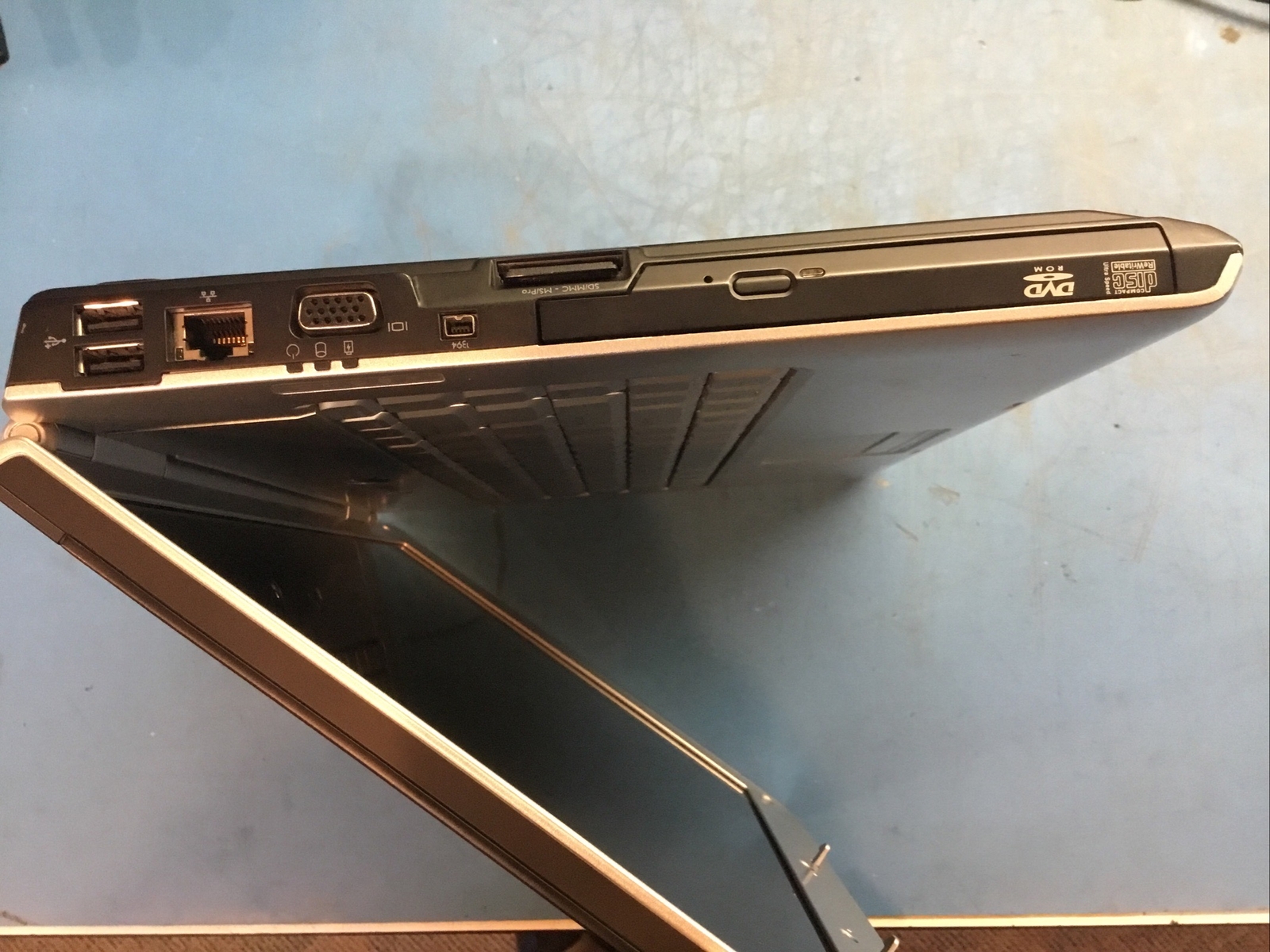 Dell Inspiron 1521 AMD Athlon 64 X2, 160GB, 1GB RAM, Win 10, Dark Display – H3