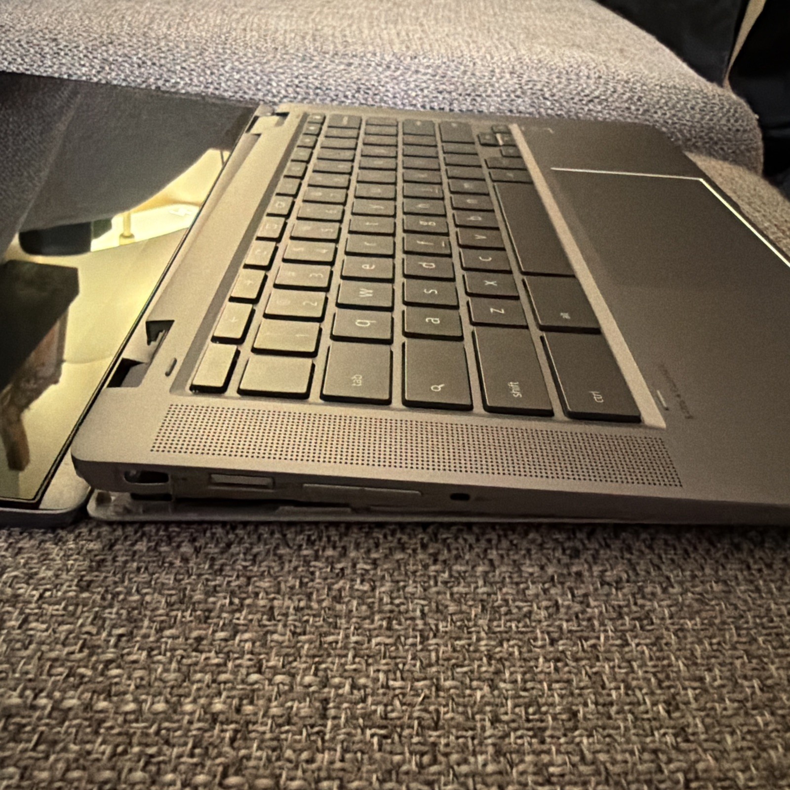 HP 2-in-1 14″ Touch-Screen Chromebook – Intel Core i3 – PARTS OR REPAIR ONLY