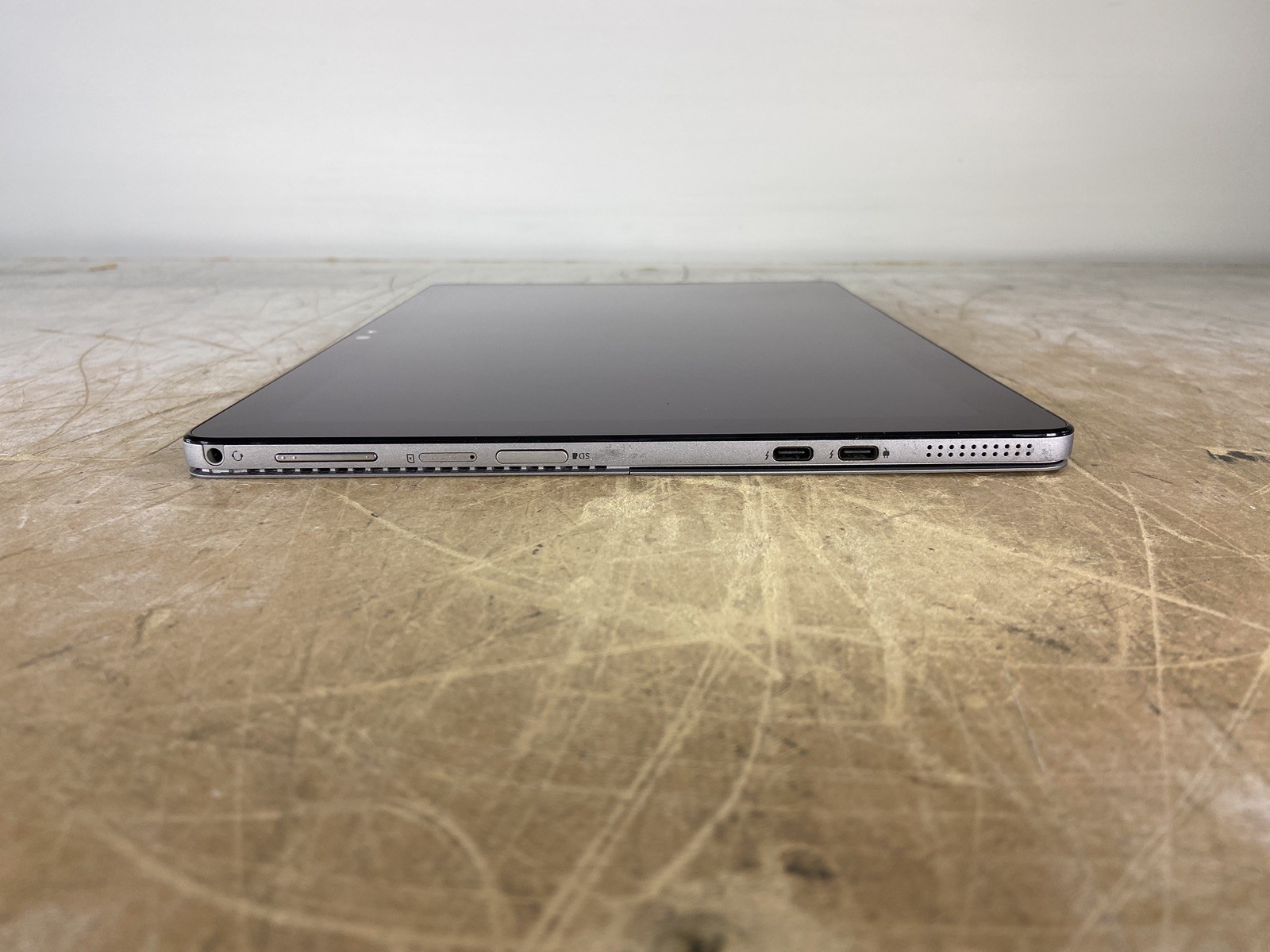 DELL LATITUDE 7210 2-IN-1 i5-10310U @ 1.70GHz, 8GB RAM, NO HDD/OS – (FOR PARTS)