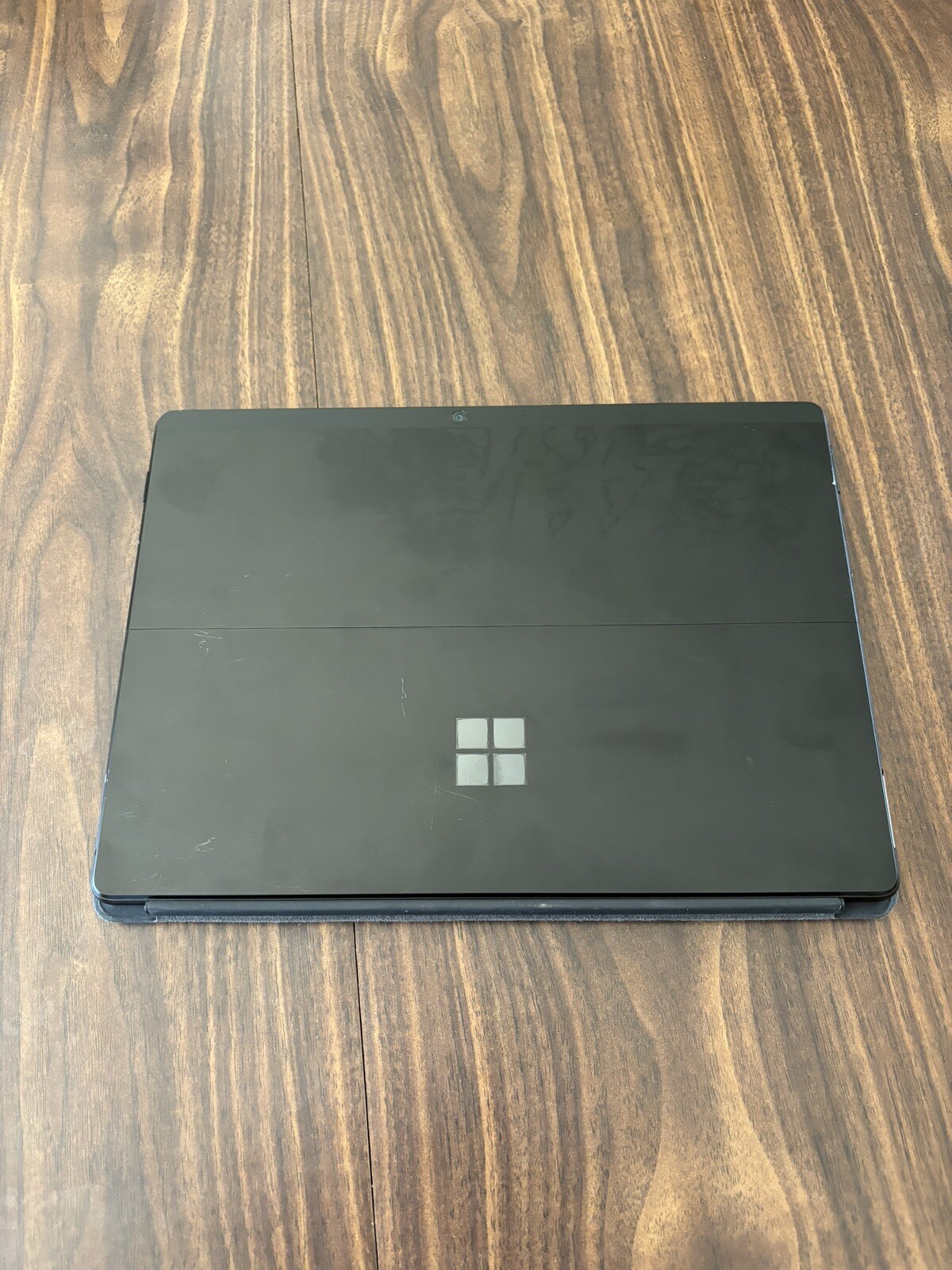 Microsoft Surface Pro X 13″ Touch (128GB SSD, Microsoft SQ1, 3.00 GHz, 8GB)
