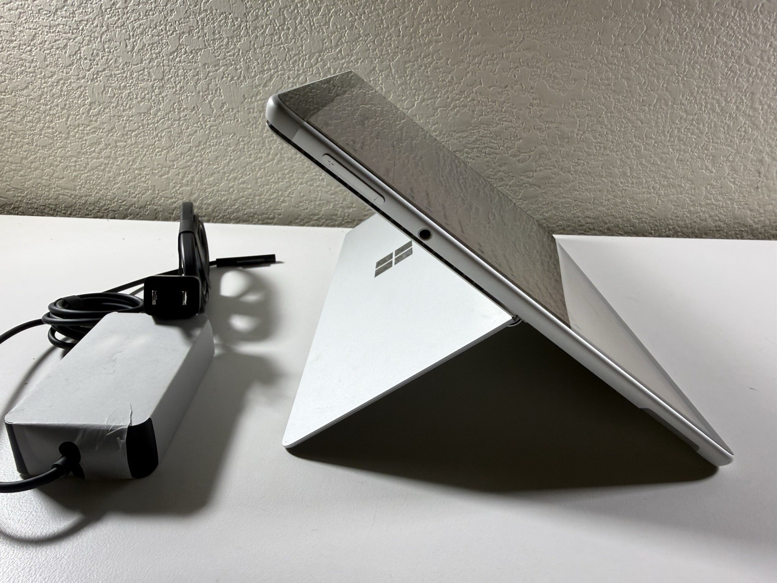 Microsoft Surface Pro 8 (1982) i5-1145G7 – 16GB RAM – 256GB 120Hz – Win 11 Pro