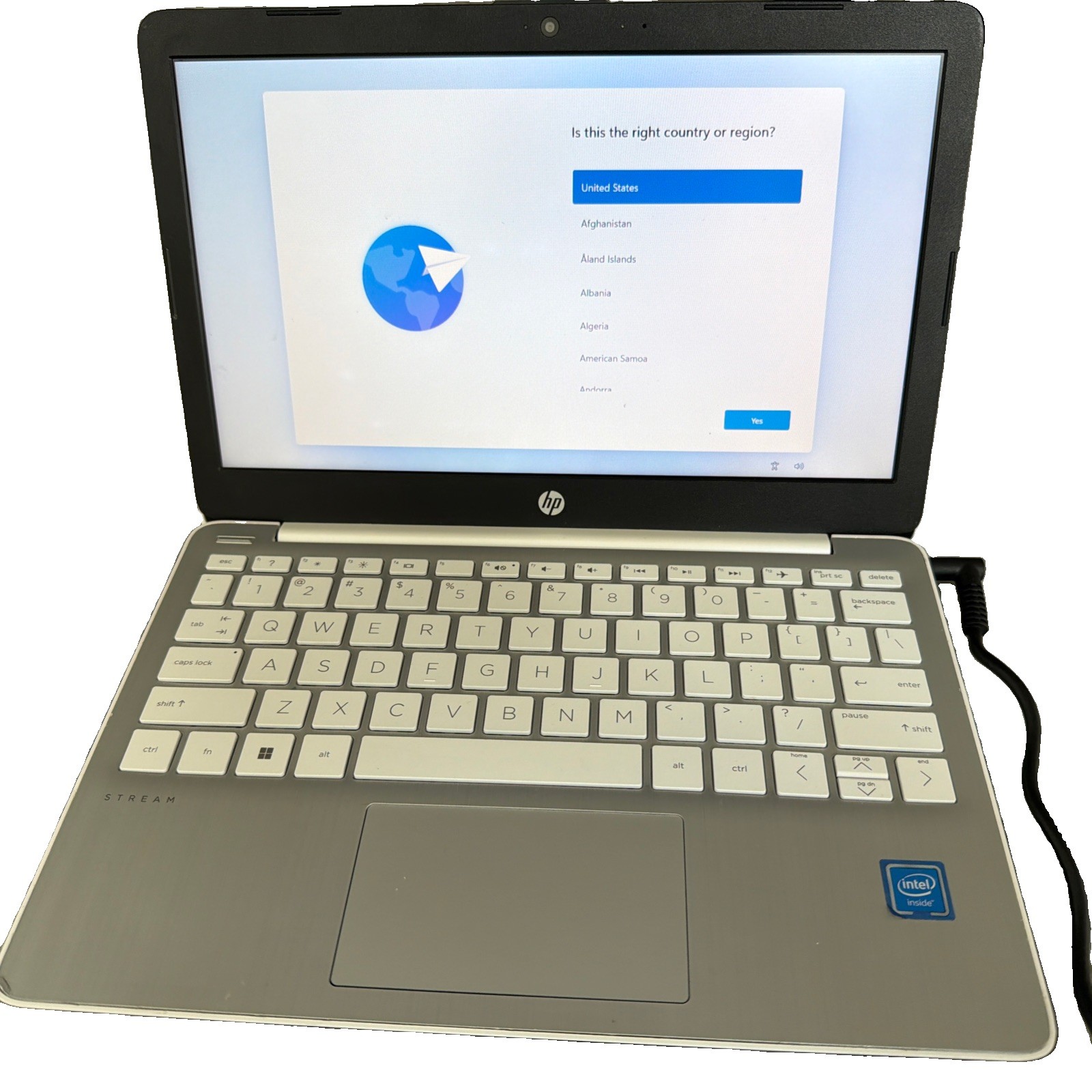 HP Stream 11-AK0040NR 11.6” (64GB eMMC Intel Celeron N4020 2.6GHz 4GB RAM)