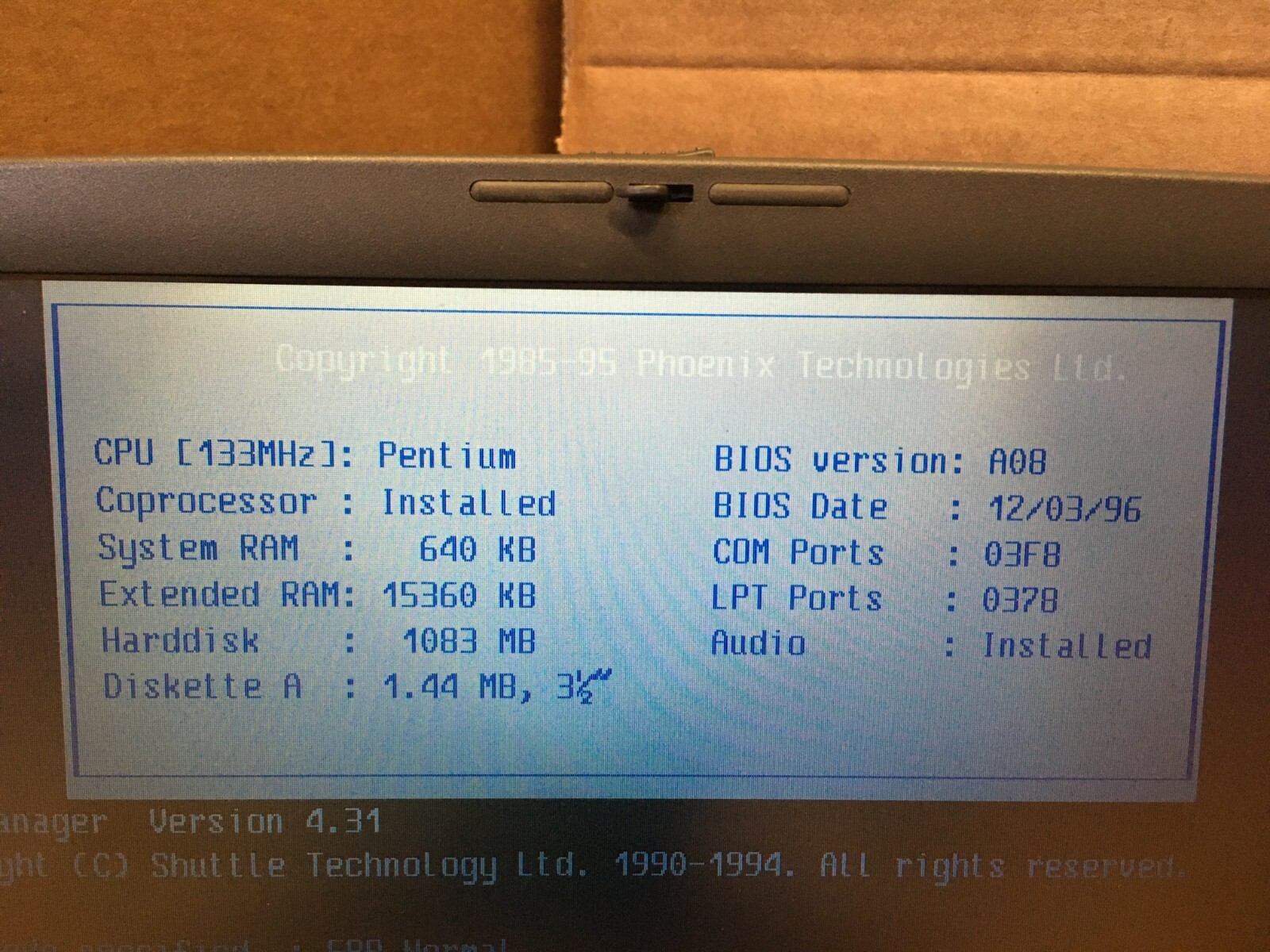 Hitachi Notebook Pentium I E133DN/1000 Dos windows 98 Laptop 16MB RAM 1GB HDD