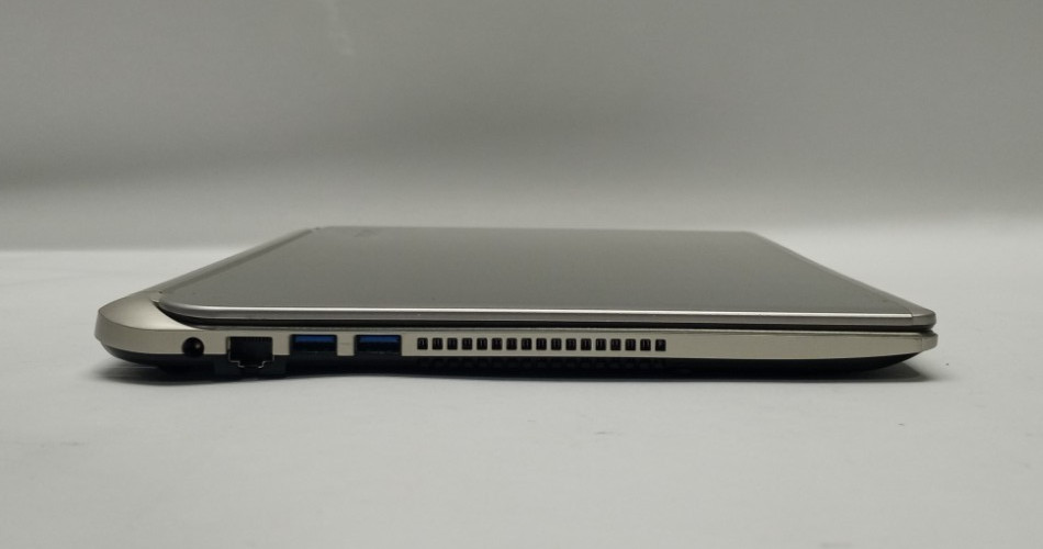 Toshiba Satellite E45-B Laptop 14″FHD i5-5200U@2.20GHZ 6GB RAM NO HDD/OS WH717!