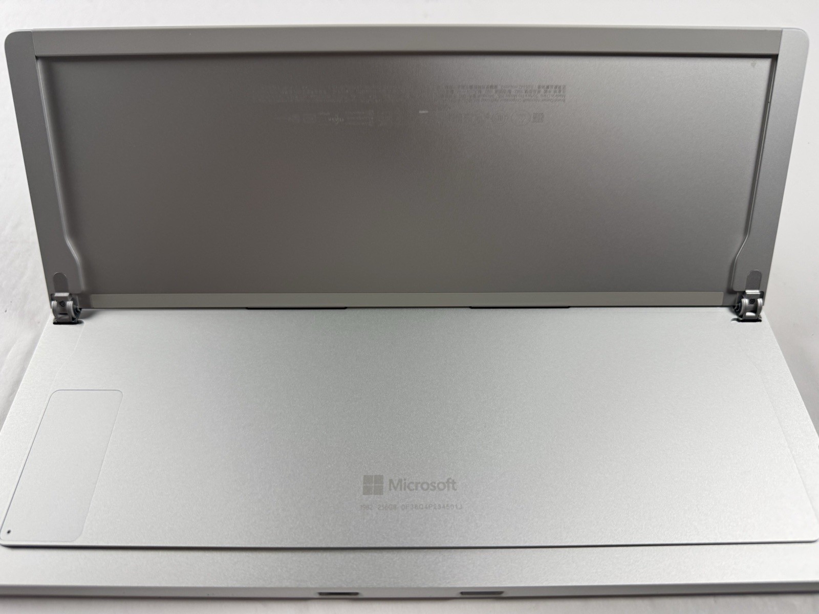 Microsoft Surface Pro 8 (1982) i5-1145G7 – 16GB RAM – 256GB 120Hz – Win 11 Pro