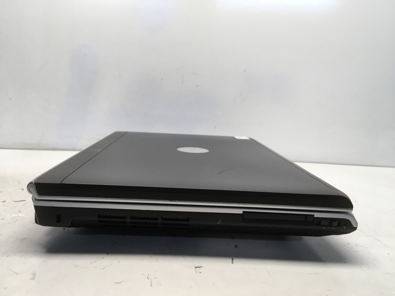 Dell Inspiron 1720 Intel Core 2 Duo 06FD 2GHz 2 GB NO HDD No Batt