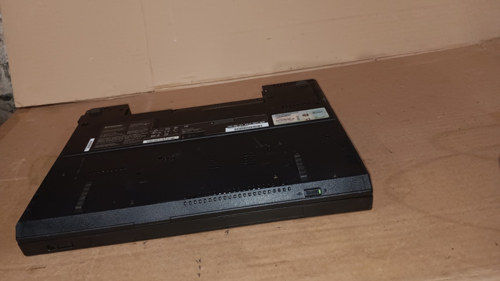 IBM Lenovo ThinkPad R61i Laptop Intel Dual core @ 1.60 GHz 15.4″ LCD Screen DVD
