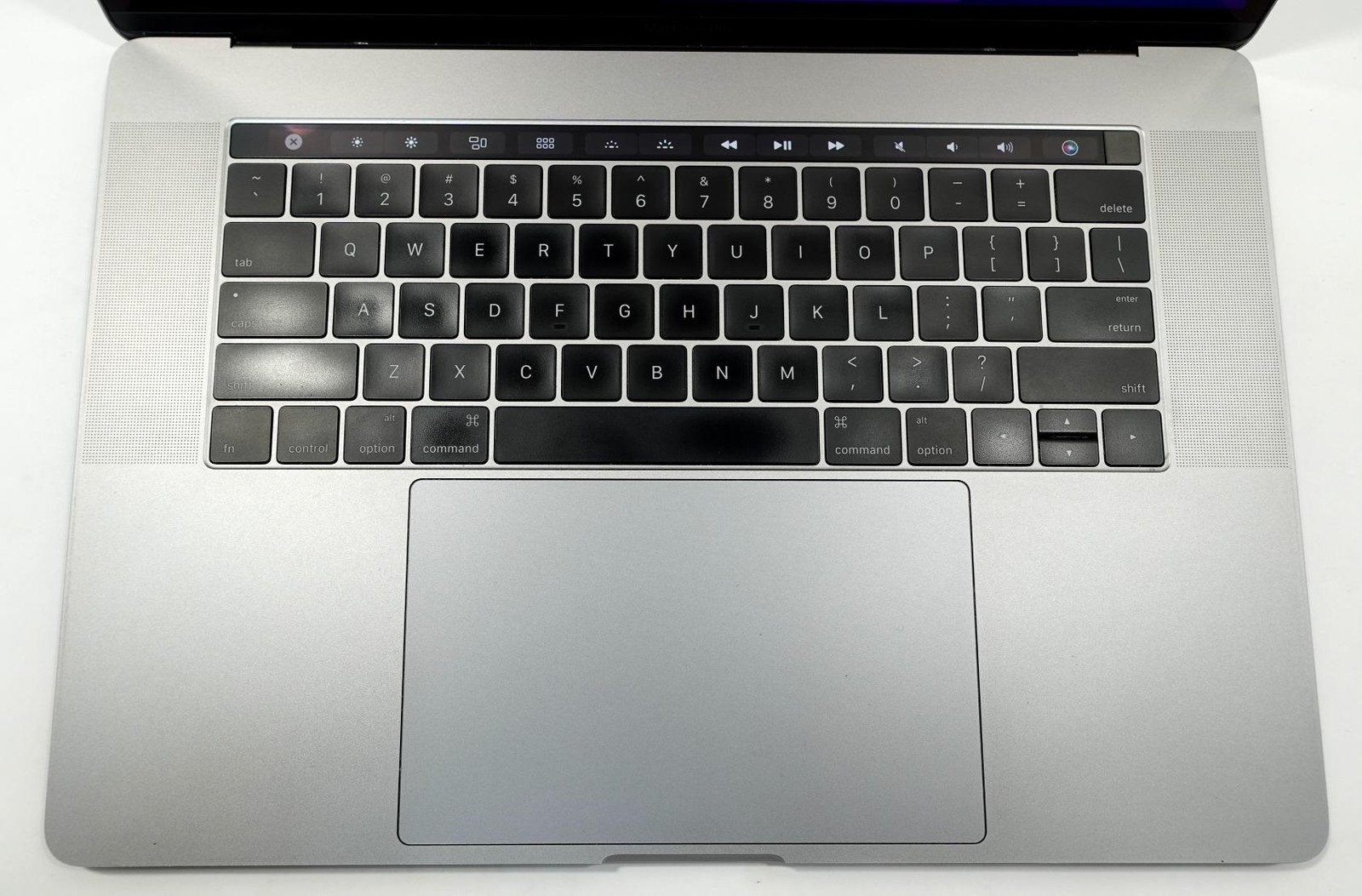 Apple MacBook Pro 2016 A1707 15.4″ Retina i7-6920HQ 16GB 1TB SSD Laptop