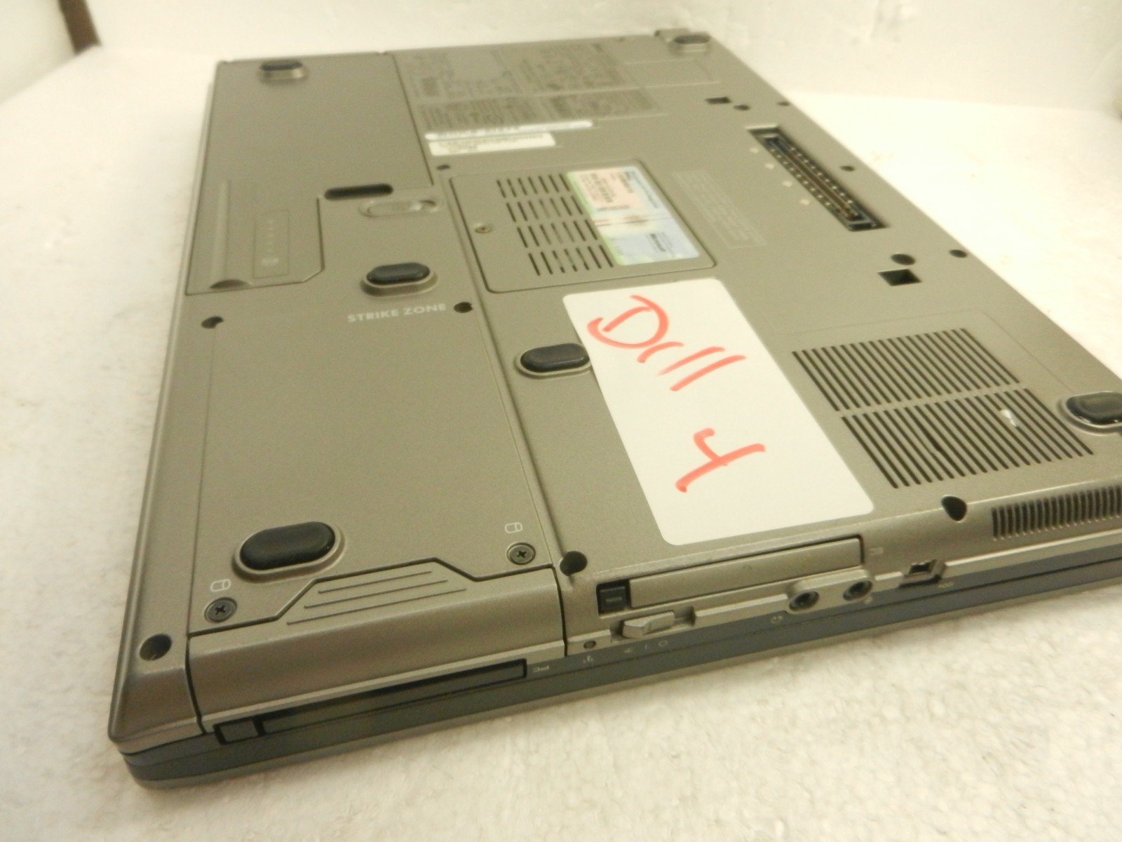 Dell Latitude D830 LAPTOP Core 2 Duo / 2GB / 120GB HDD Serial Port Windows XP