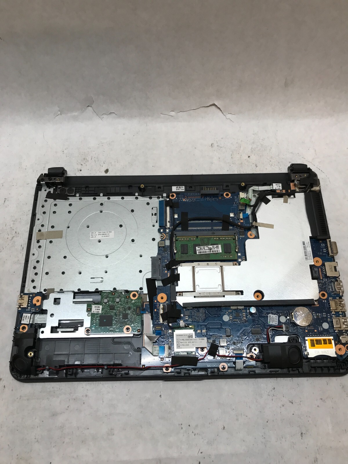HP 14-am052nr 14″ Laptop Intel Celeron N3060 1.6GHz 4GB RAM NO HDD/OS AS IS –DW