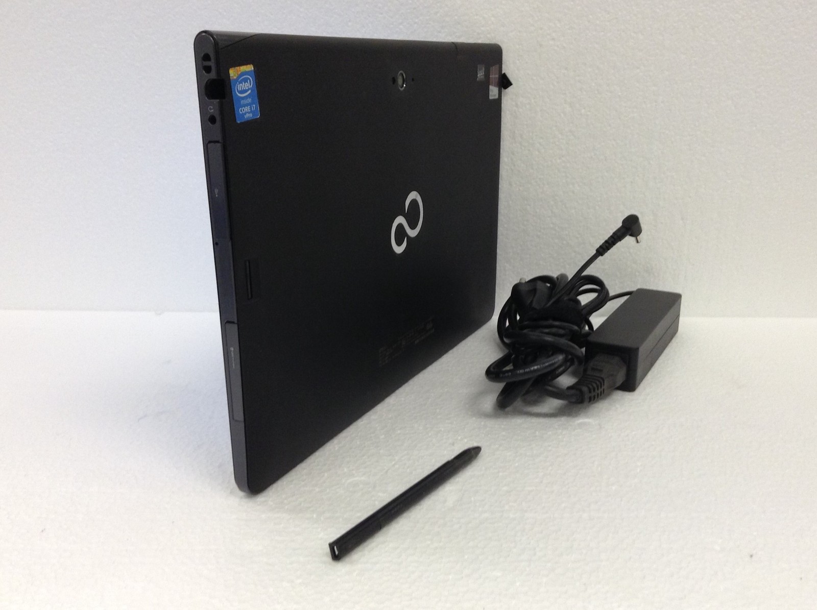 Fujitsu Stylistic Q704 i7-4600U 2.10GHz 12.5″ Touch Tablet 8GB w/Stylus, No SSD