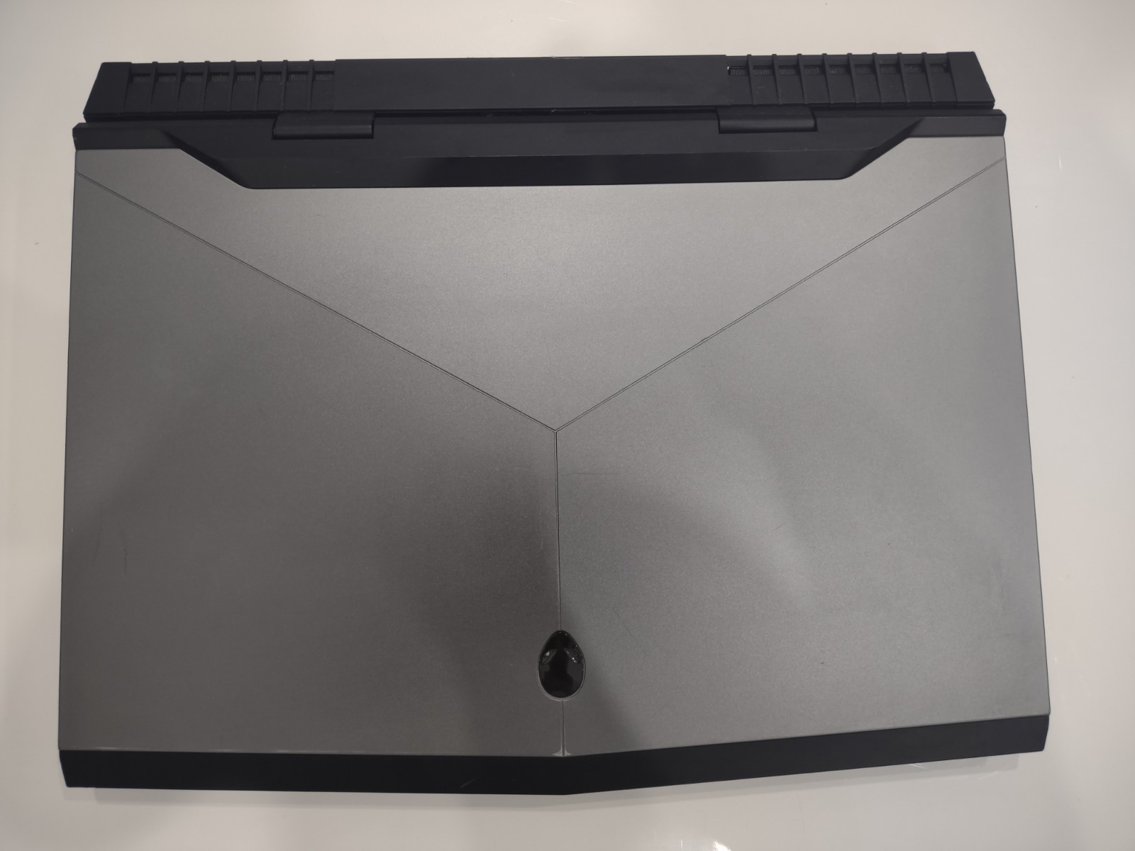 Dell Alienware 17 R4 Gaming 120Hz 2.90GHz i7-7820HK 16GB 1TB HDD GeForce GTX1080