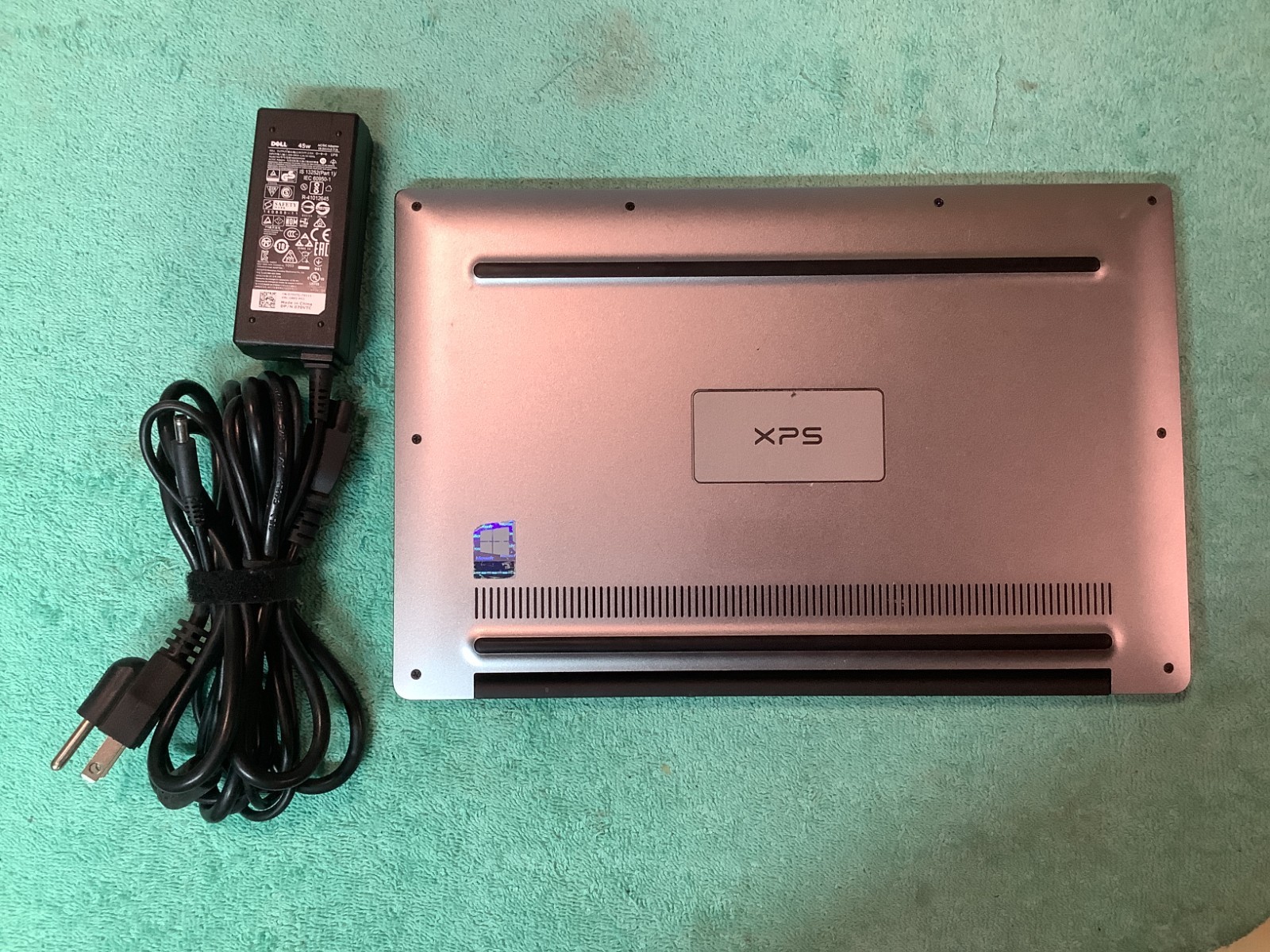 Dell XPS 13 9360 13″ QHD-Touch i7-7660U, 16GB-256GB NVMe Windows 11 Pro #HMVV9H2