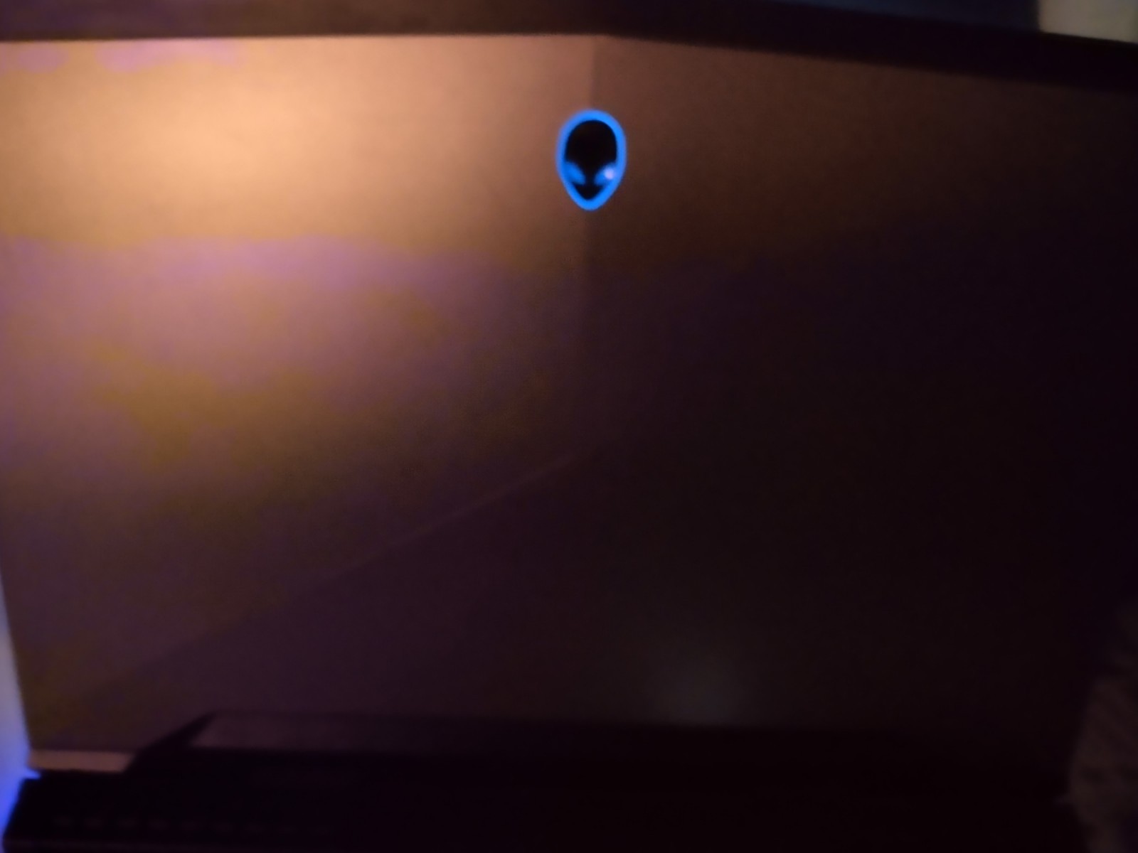 Dell Alienware 17 R4 Gaming 120Hz 2.90GHz i7-7820HK 16GB 1TB HDD GeForce GTX1080