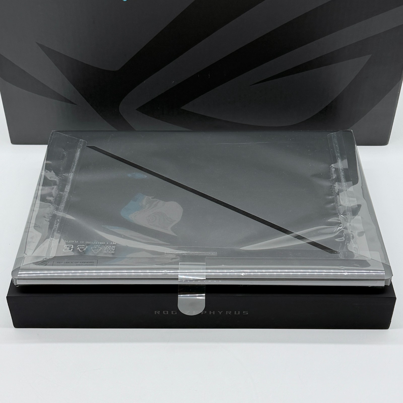 OPEN BOX Zephyrus GU605 240Hz QHD+ 5.4 GHz Ultra 9 285H 32GB 1TB RTX 5070 Ti