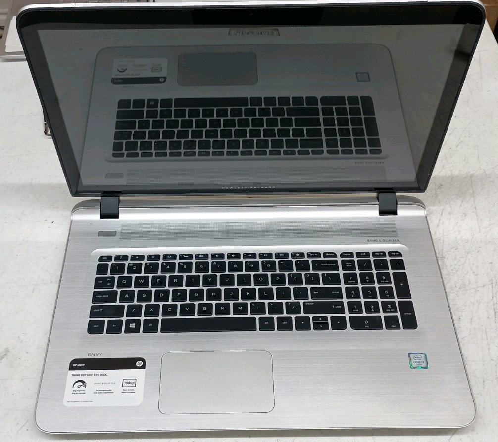HP ENVY 17-s017cl Touchscreen Laptop (Intel Core i7-6500U, 8GB RAM, DVD, READ)