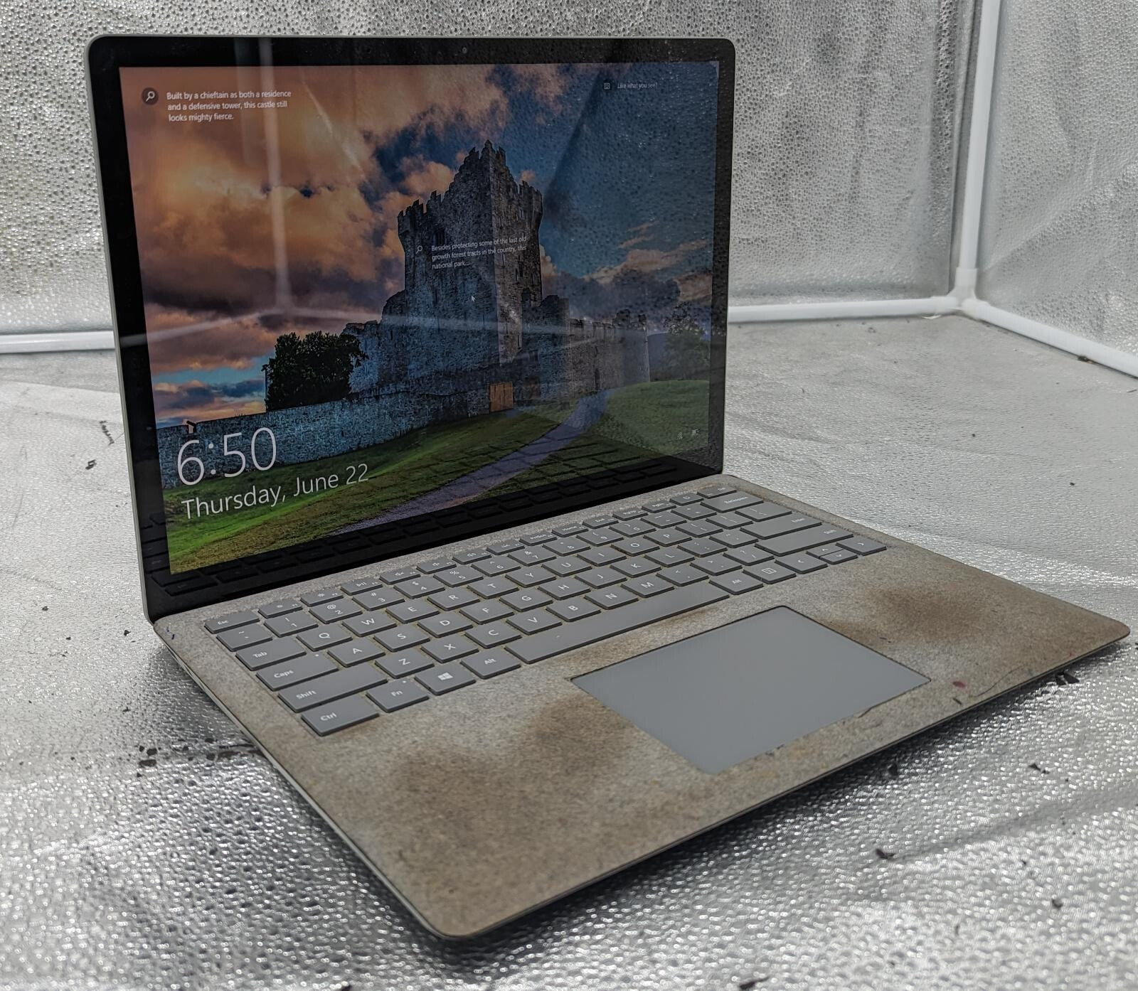 Microsoft Surface Laptop 13.5″ 256GB 8G Intel Core i5 7th Gen. 2.60 GHz *READ*