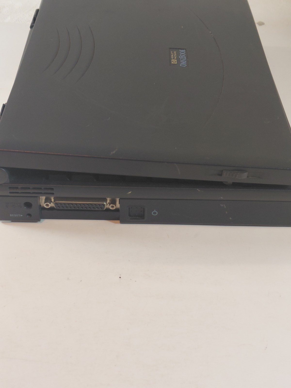 HP Hewlett Packard OmniBook Vintage Laptop Pentium MMX For Parts or Repair