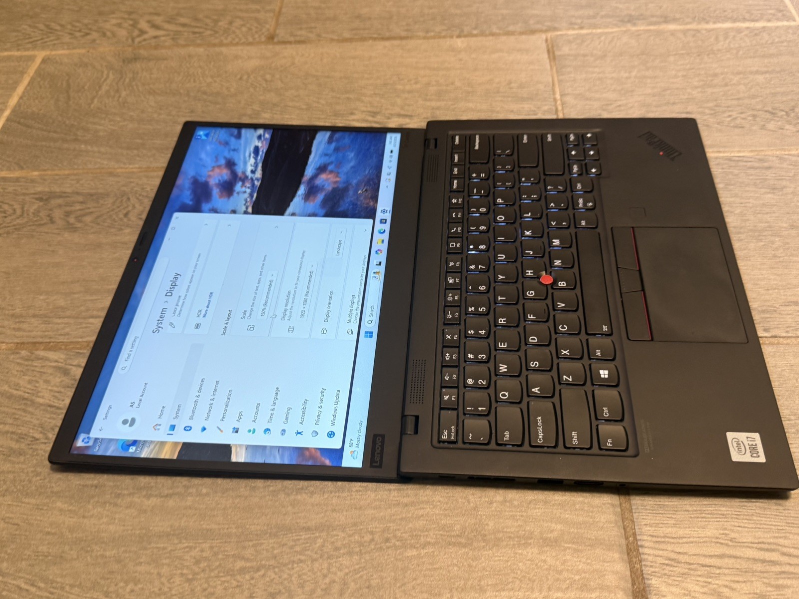 Lenovo ThinkPad X1 Carbon Gen 8 i7-10510U 8GB RAM 256GB NVMe 14″ Win 11 Pro