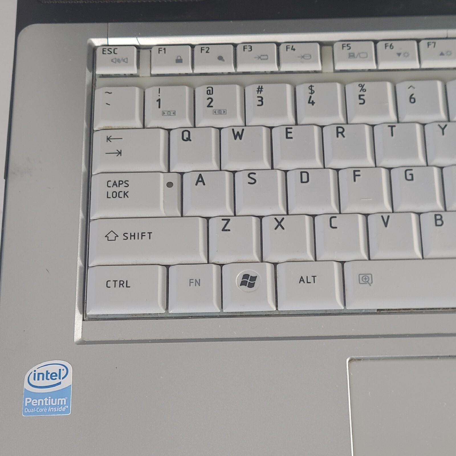 Toshiba Satellite C655-S5128 15.6in 500GB Intel Core i3 1st Gen 2.53GHz Untested