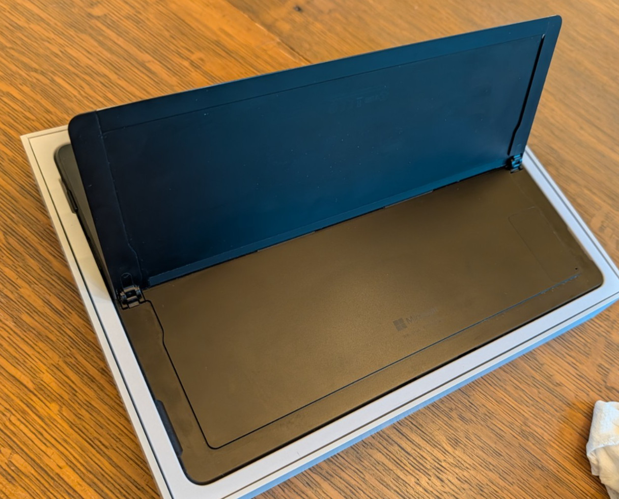 Microsoft Surface Pro X 13″ – Microsoft SQ1 – 8GB – 512GB SSD – Wi-Fi + 4G LTE