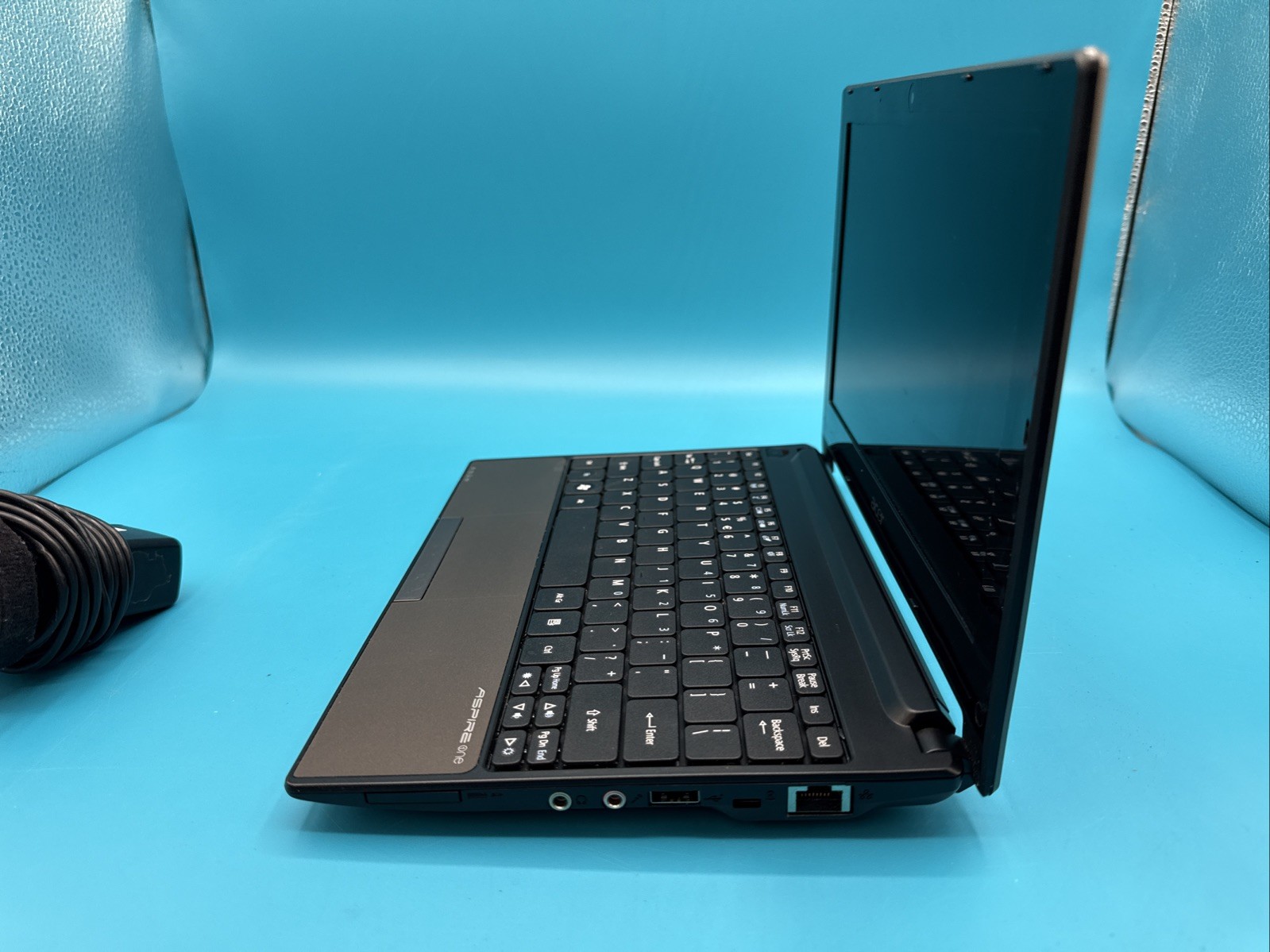 Acer Aspire One Happy PAV70 Black Mini Laptop Netbook Bodhi Linux Installed