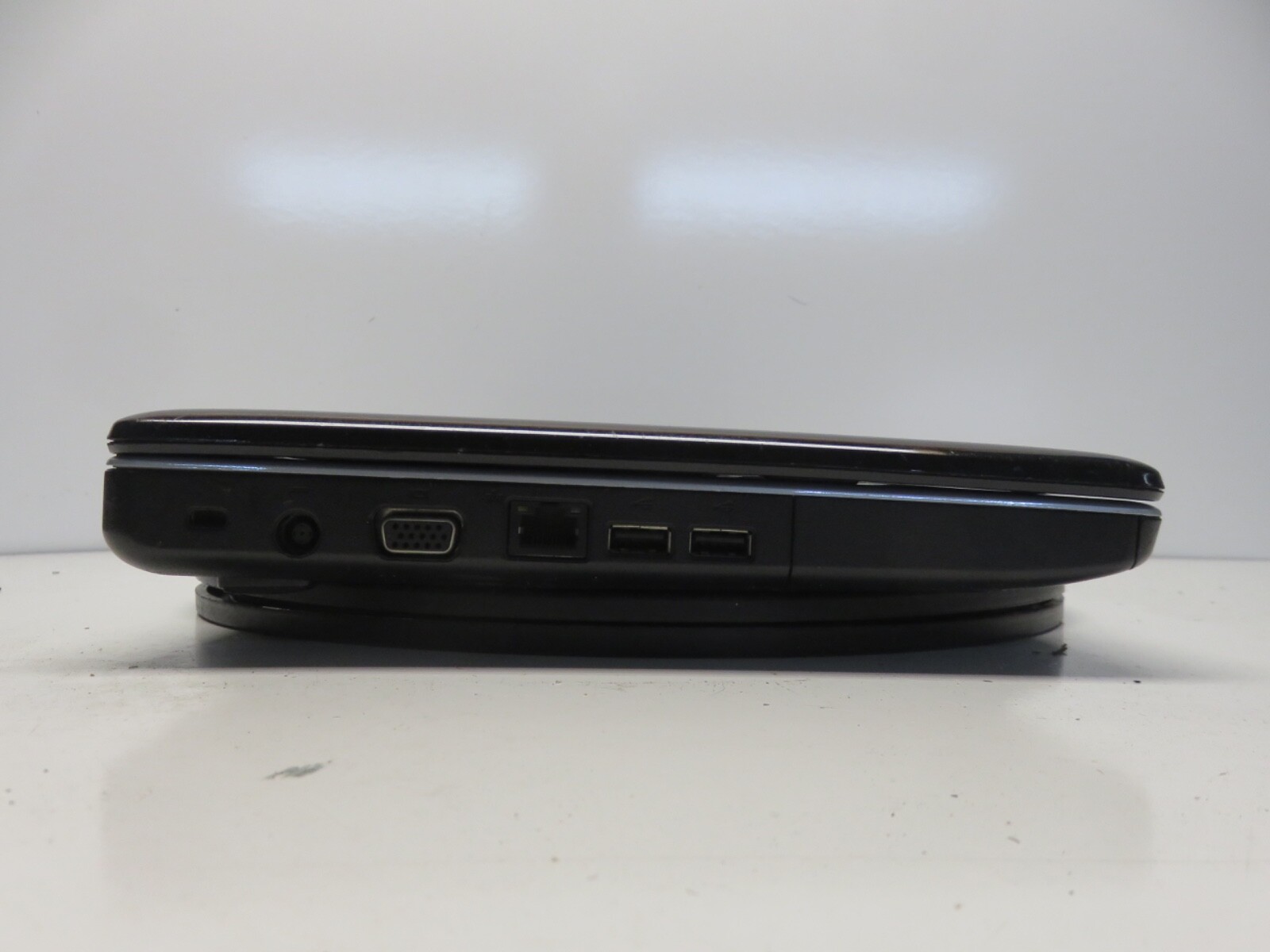Dell Inspiron 1440 Intel Core 2 Duo T6600 2.2GHz 1 GB 500 GB WIN XP No Batt