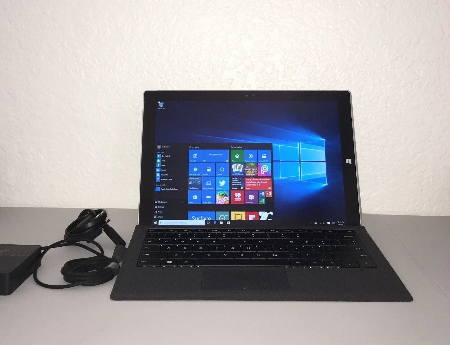 Microsoft Surface Pro 3 with detachable keyboard Intel i5 8GB Ram 256GB SSD