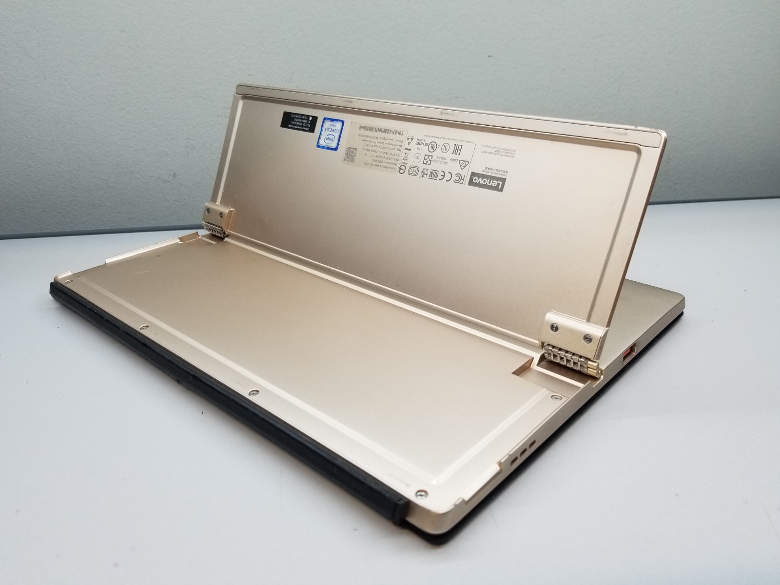 AS-IS Lenovo IdeaPad MIIX 700 12″ Intel m5-6Y54 1.1GHz 8GB RAM 512GB M.2 W11Pro