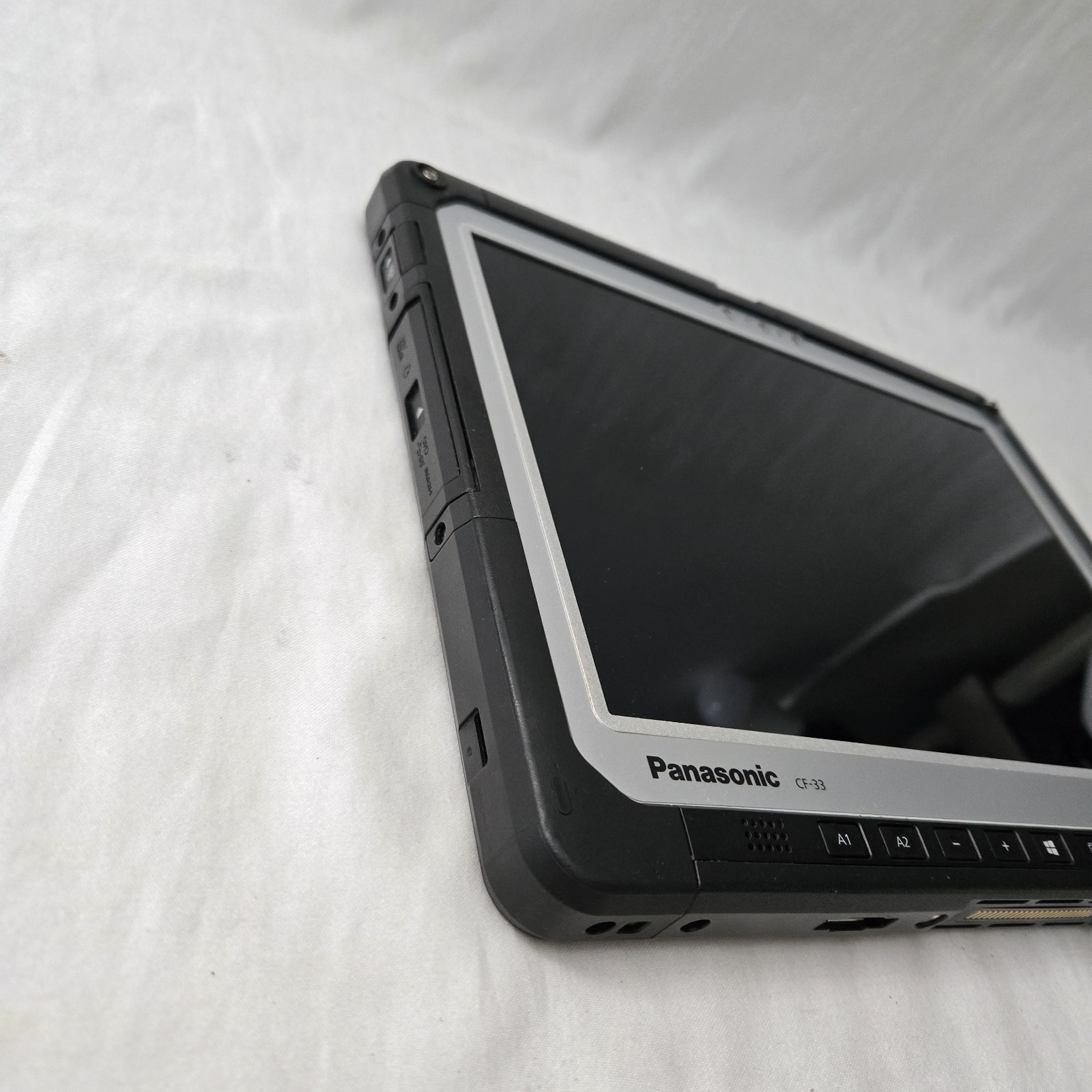 Panasonic Toughbook CF-33 i5-7300U 2.6GHz 256GB SSD 8GB Ram 4G – GPS — Grade B