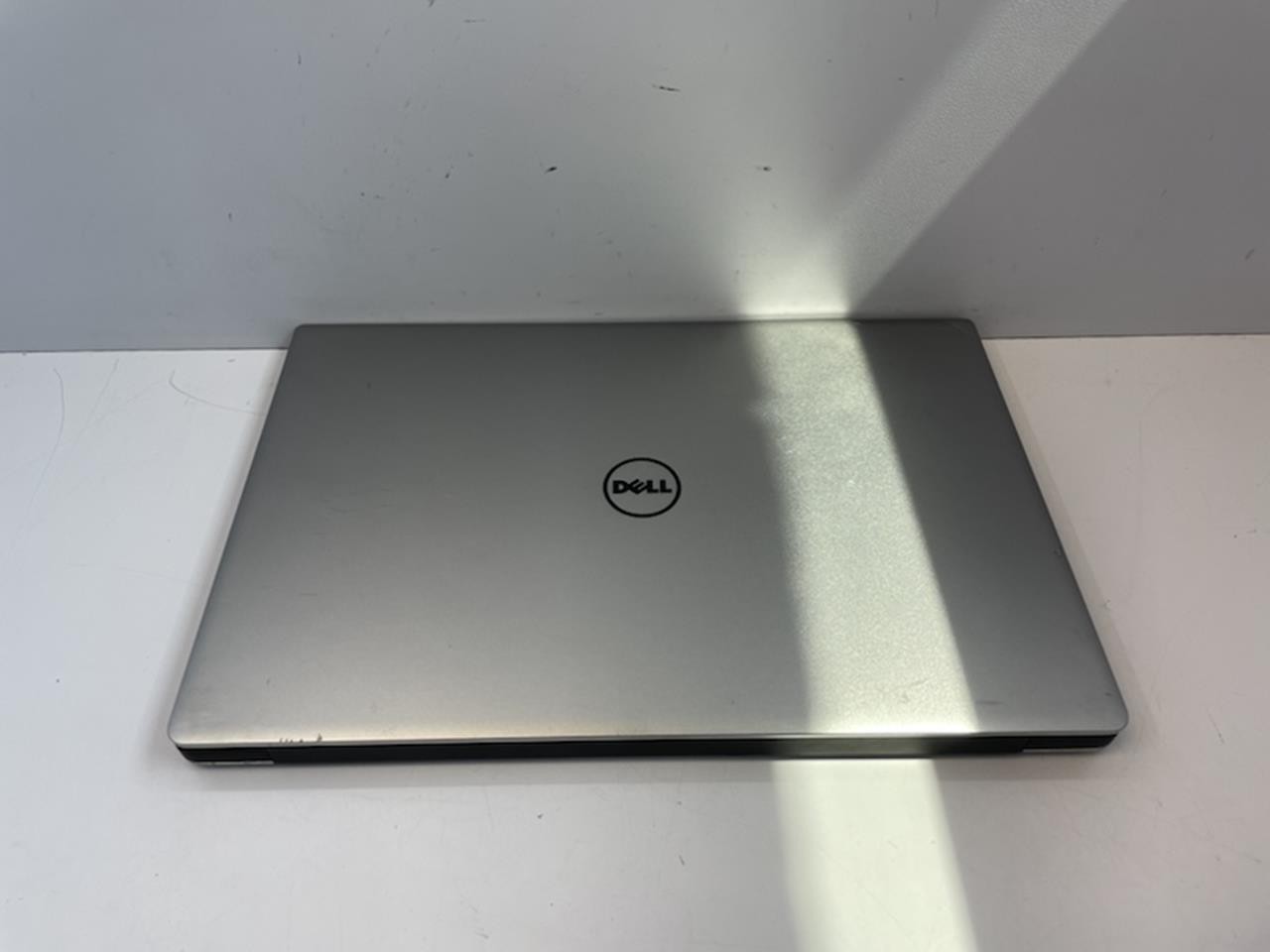 DELL XPS 13 9360 Laptop w/ Intel Core i7-8550U 1.80 GHZ + 8 GB | No HD / OS