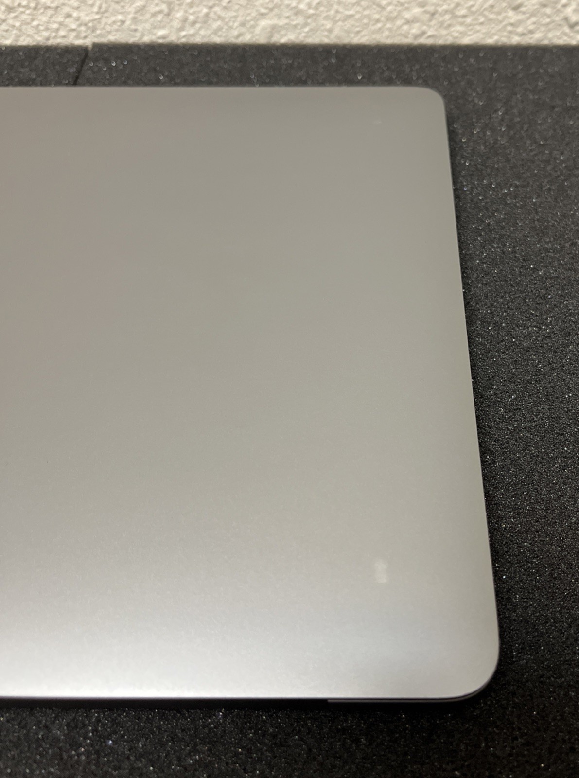 Apple MacBook Pro 2020 A2251 13.3″ i5-1038NG7 16GB 500GB NVME Laptop- Grade B