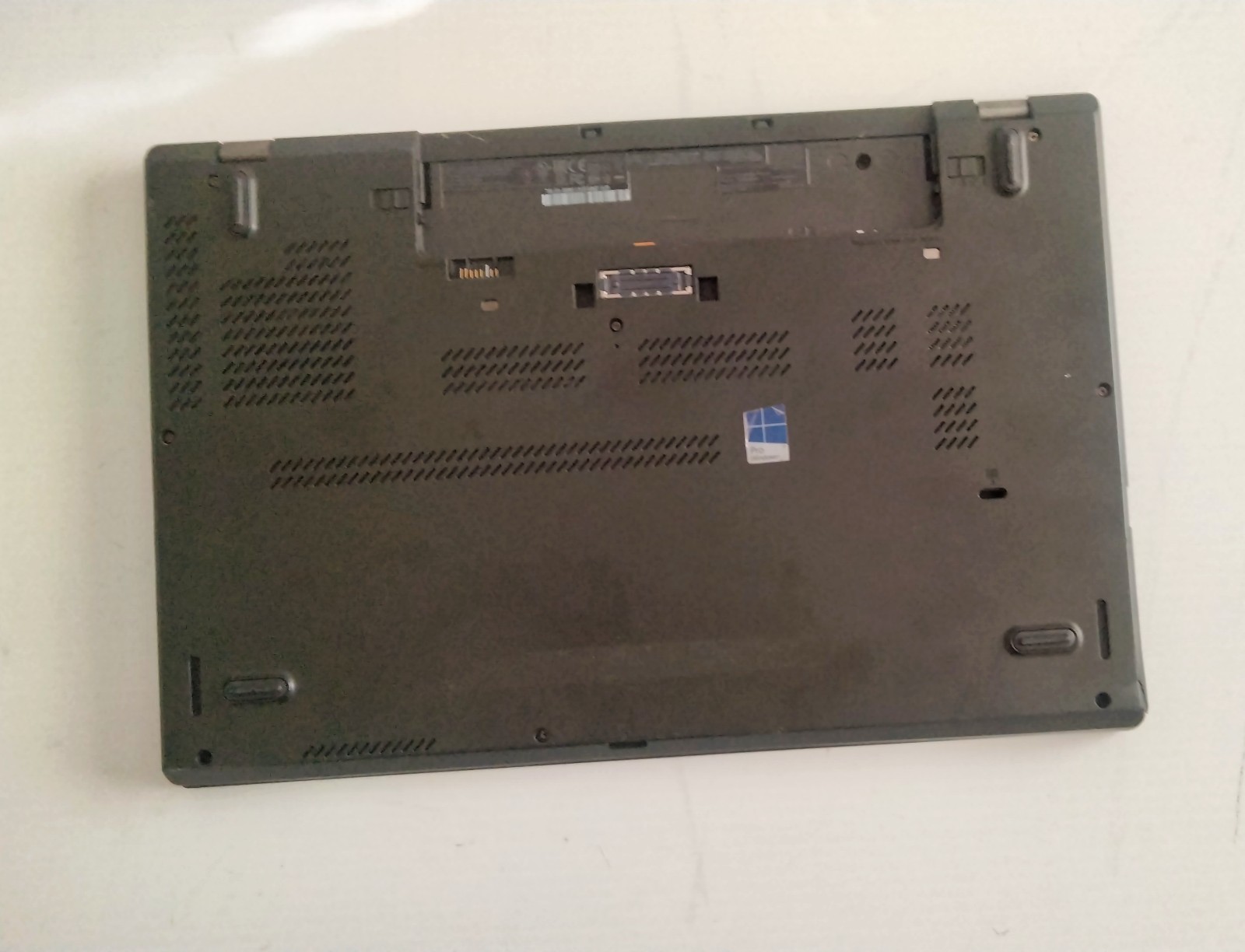 Lenovo ThinkPad P50 15.6″ Intel i7-6820HQ No RAM,HDD,Battery For Parts Repair