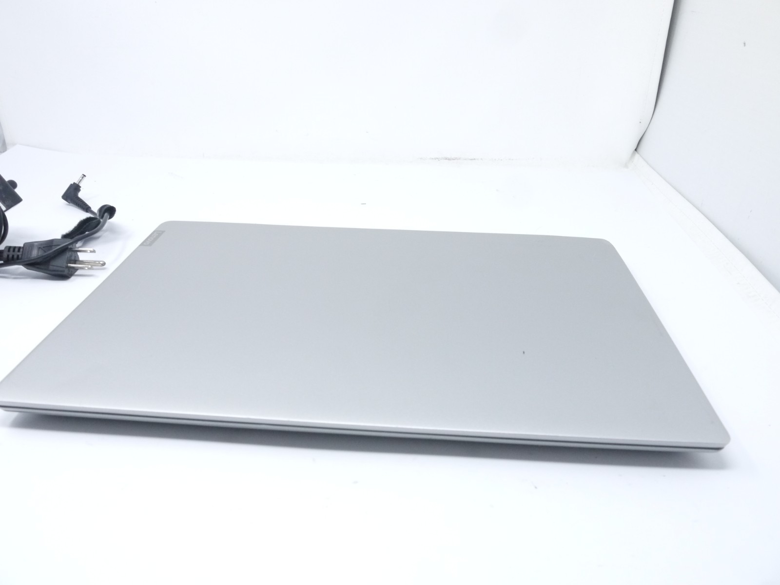 Lenovo IdeaPad 330s-15IKB 15.6″ Laptop – Core it-8250U / 4GB / 128GB SSD / Win11