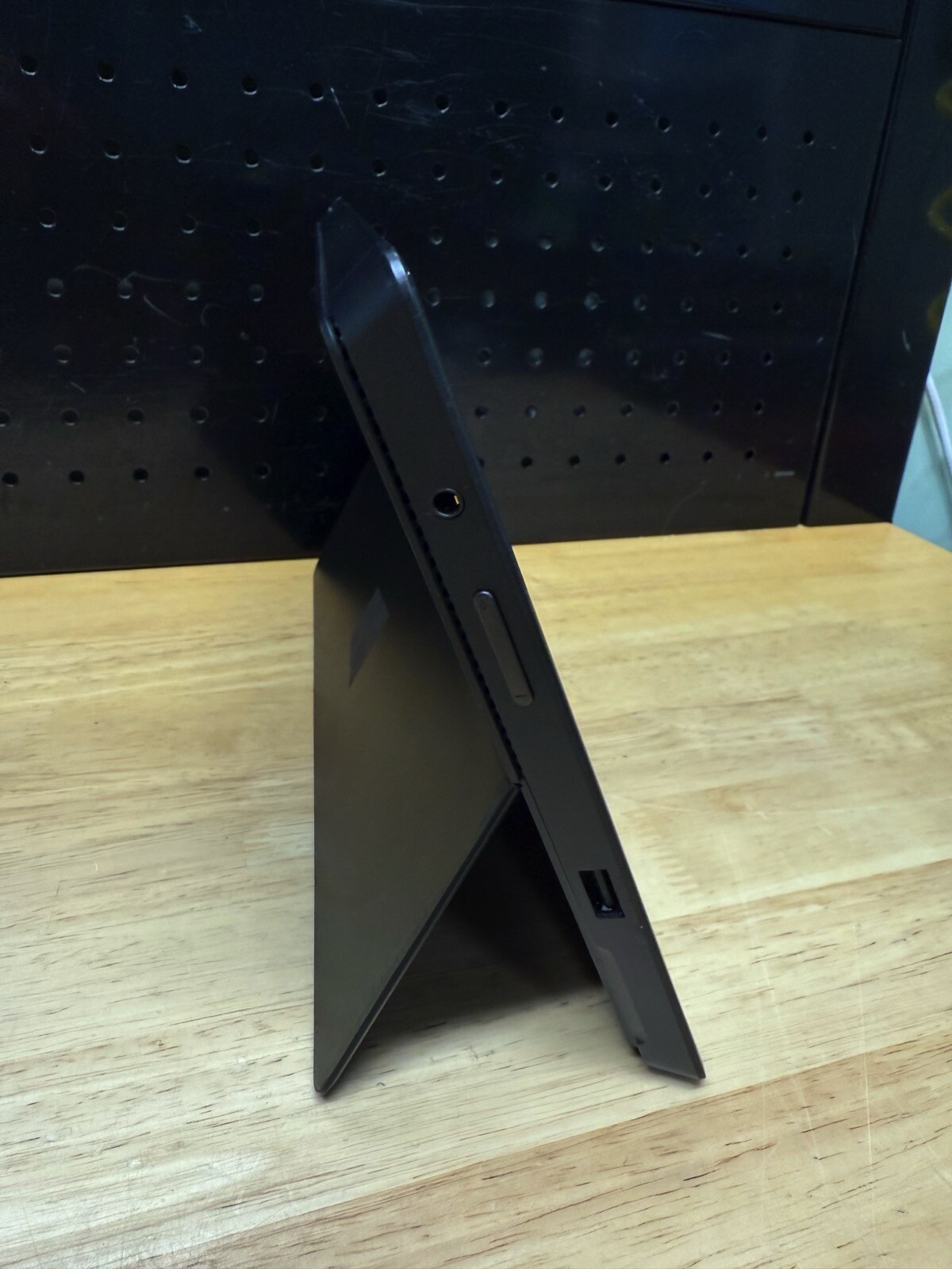 10.6″ Surface Pro Intel i5-3317U @ 1.7GHz / 4GB RAM / 64GB SSD / Bad Battery