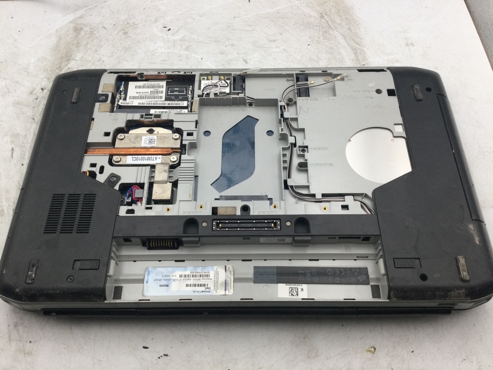 DELL LATITUDE E5530 – FOR PARTS/BAD LCD – INTEL I5 – NO RAM -READ DESCRIPTION-BB