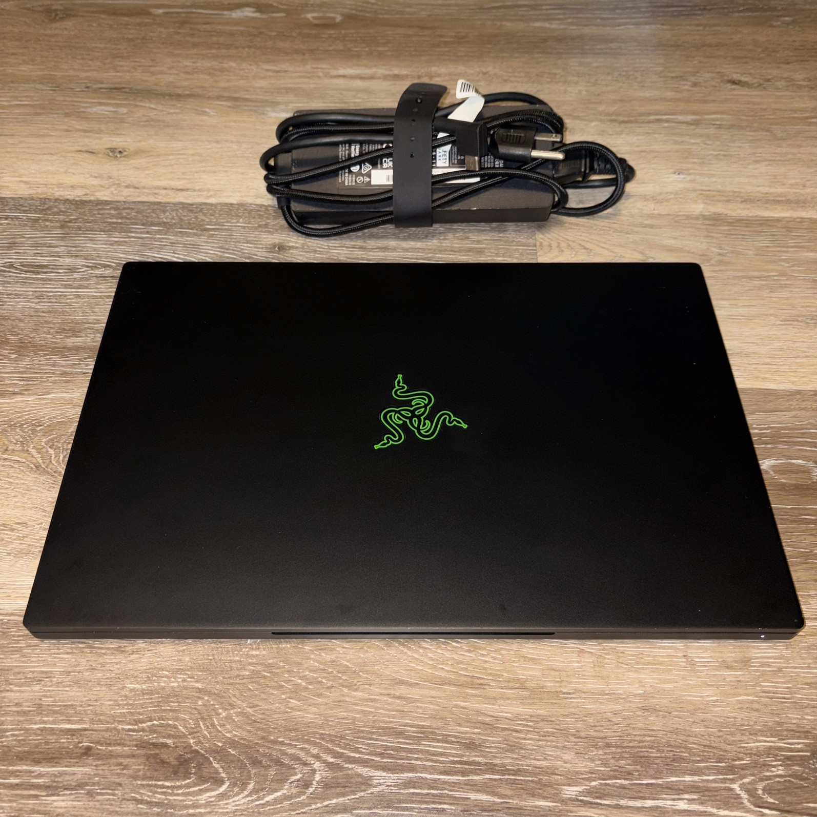 Razer Blade 15 RTX 2080 Max-Q 9th Gen i7-9750H FHD 16GB 512GB SSD 240Hz