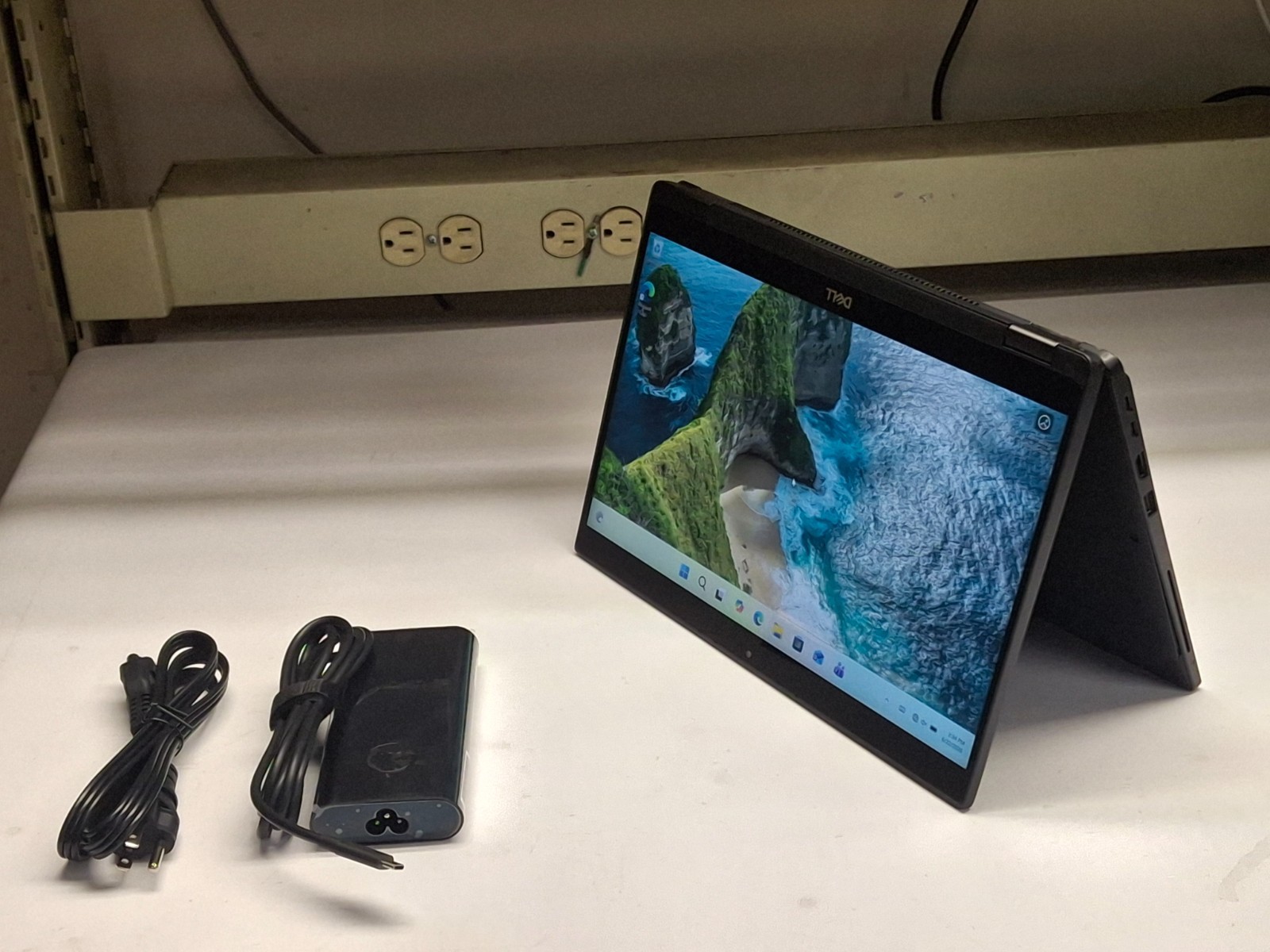 Dell Latitude 7390 2‑in‑1 Touchscreen i5‑8350U 8GB 256GB SSD Wifi Win11 Pro
