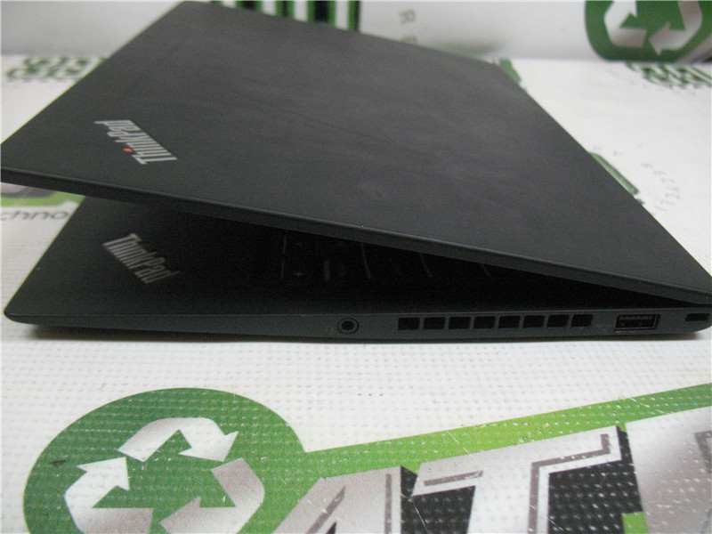 Lenovo ThinkPad X1 Carbon 5th Gen i5-6300U 2.4GHz 8GB RAM NO SSD 14″ FHD NO OS.