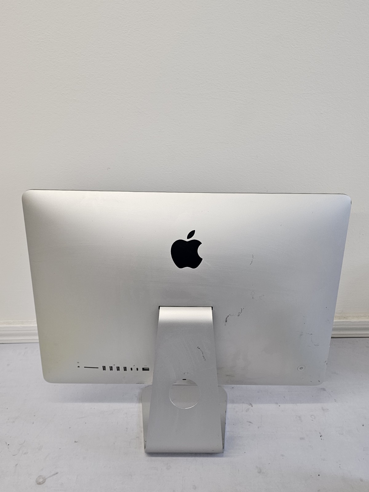 Apple iMac A1418 21.5″ 2017 – i7-7700 – 8GB RAM – 1TB HDD – Mac OS Ventura READ