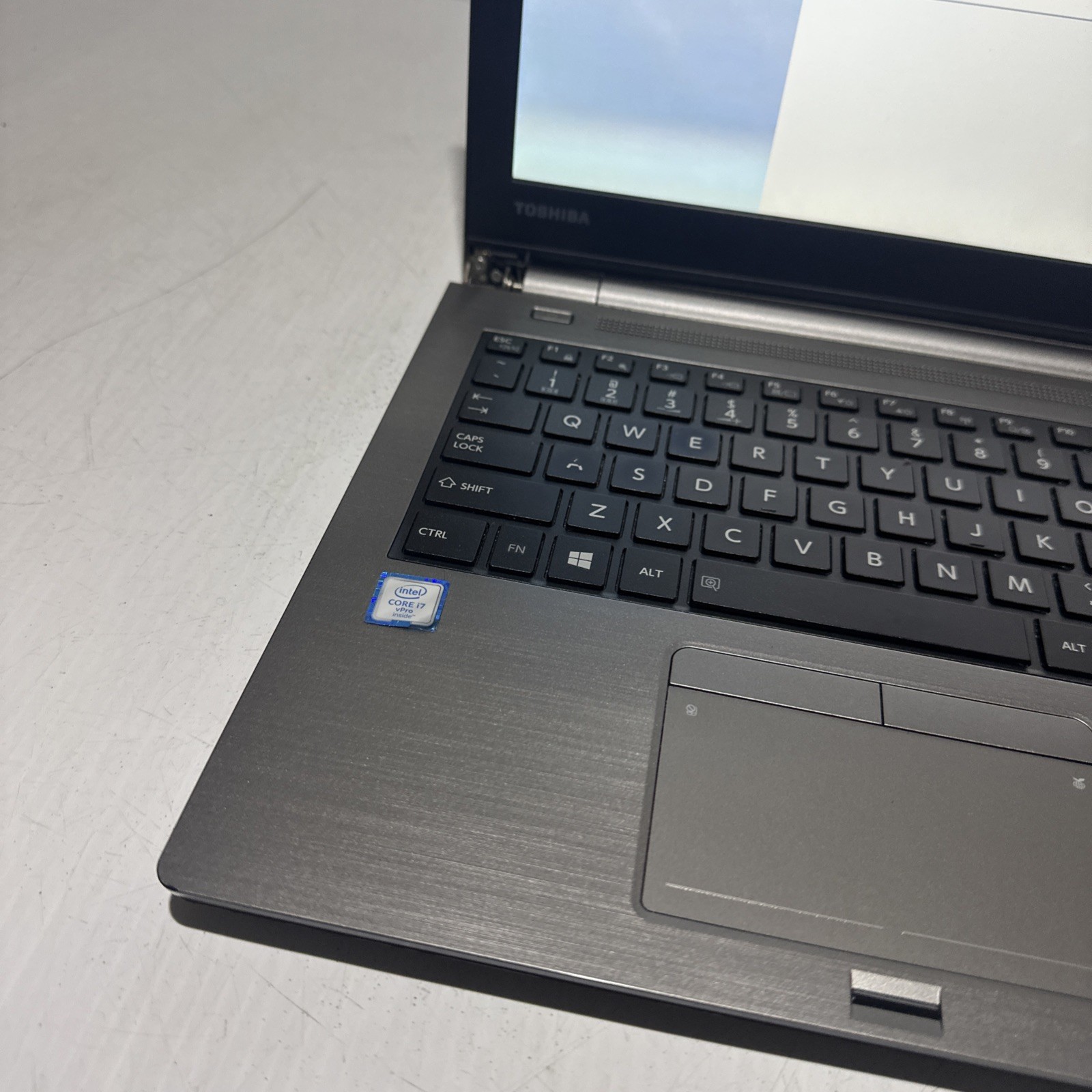 Toshiba Tecra Z50-C 15″ Laptop i7-6600u 4gb Ram No Drives Boots Bios