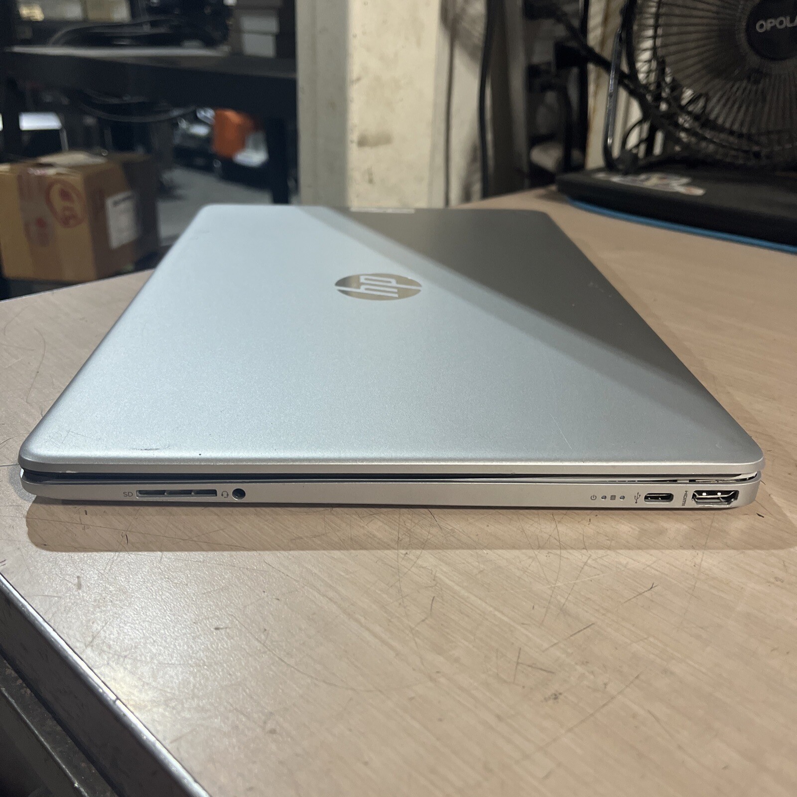 HP LAPTOP 15-EF1038NR AMD RADEON 4GB RAM NO HD