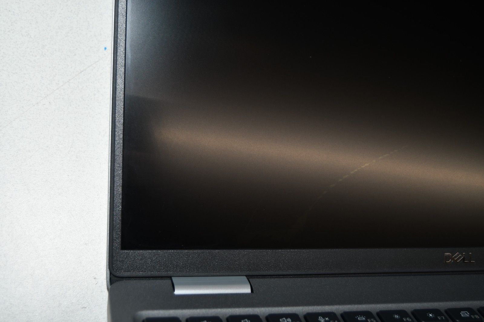 ^ Dell Precision 3570 Laptop Intel i7-1265U No Ram No HD No Battery Cracked LCD