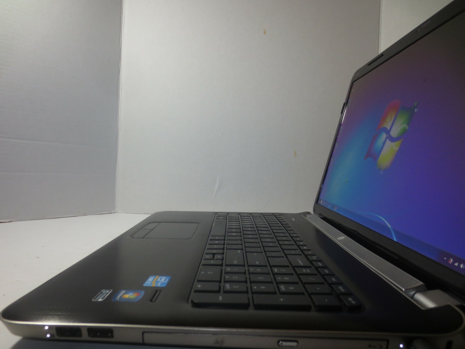 HP PAVILION DV7-6135DX CORE i7-2670QM@2.2GHz 8GB RAM 750GB HDD WINDOWS7 0FF13(2