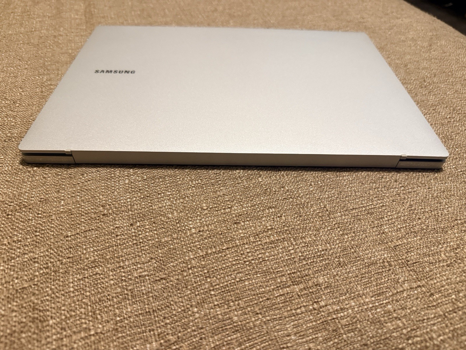 SAMSUNG GALAXY BOOK GO 14″ NP340XLA KA-2 Snapdragon 3.15GHz 8GB RAM ARM64 Laptop